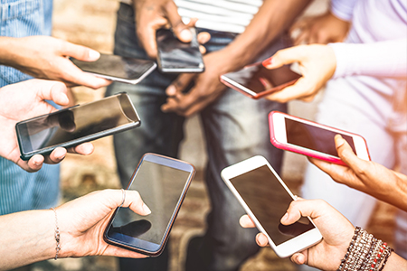 People holding a smartphone 